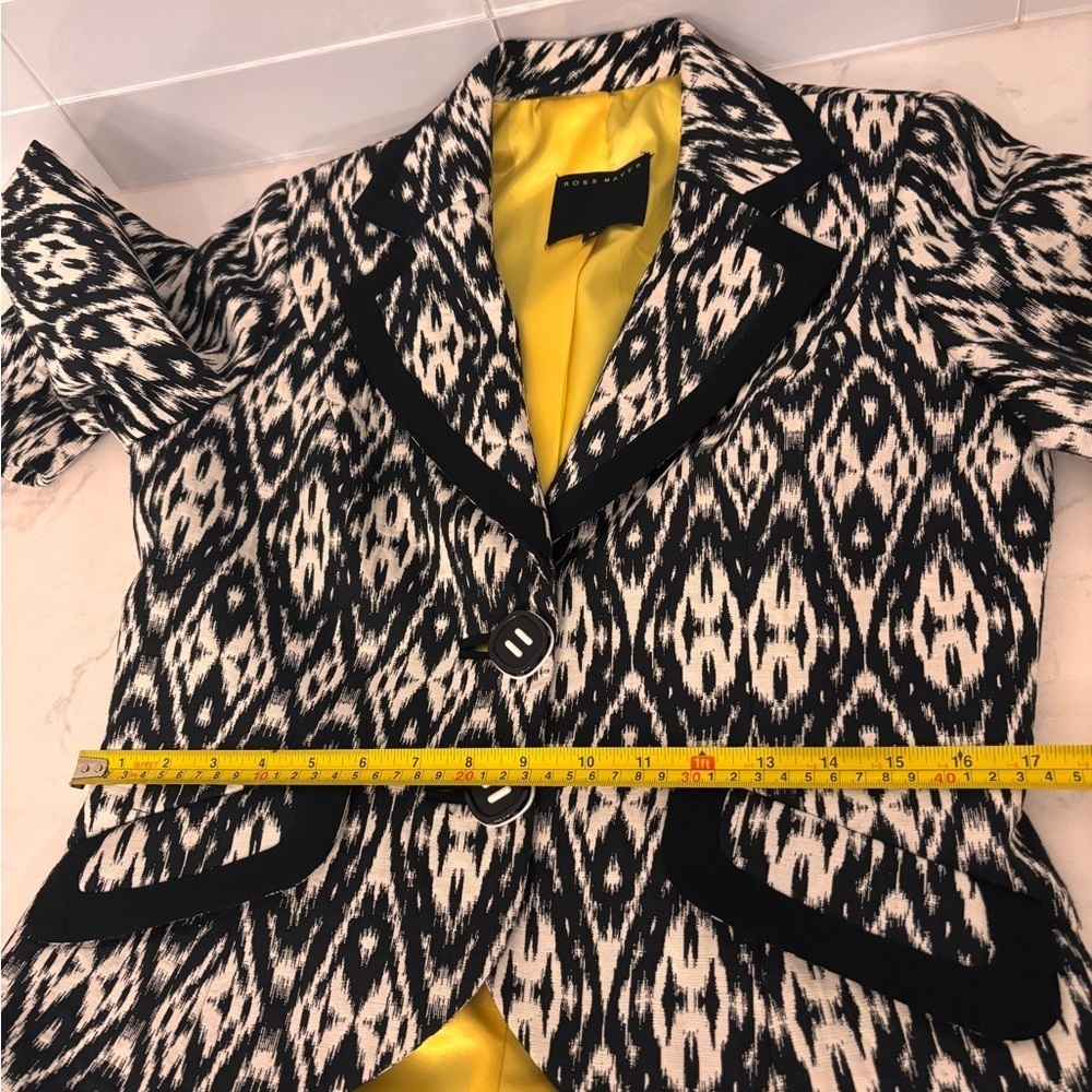 Ross Mayer Black and Creme Patterned Blazer with Yellow Lining - Picture 10 of 12
